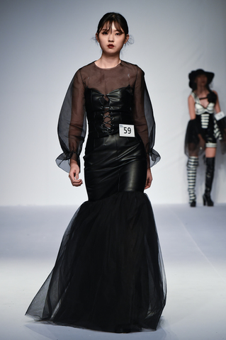 검은 옷을 입다 Be Dressed In Black